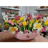 Pink tavaszváró tulipánokkal, nárciszokkal és díszpipacs
