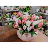 Pink konyak formájú kaspóban 28 szál vegyes tulipán