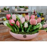 Pink tulipánok csónakkaspóban