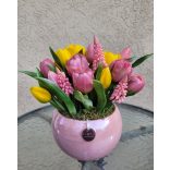Pink kaspós Mályva és Sárga Tulipán Dekoráció